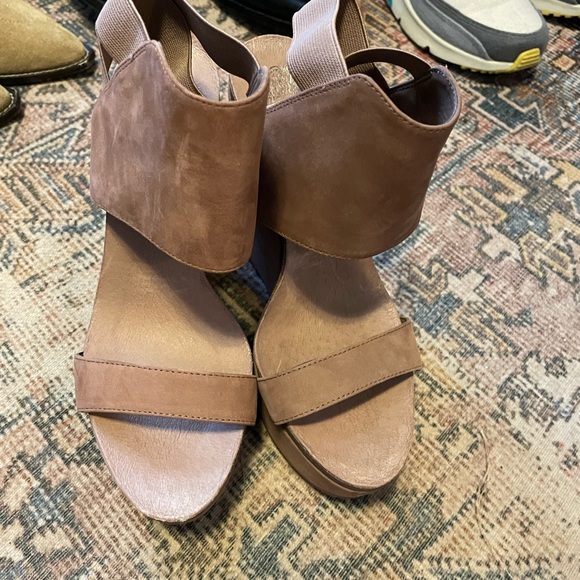 Vince Camuto platform - Picture 1 of 4